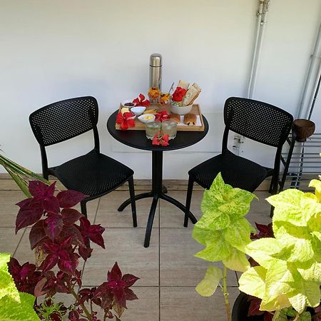 A Tomo Mai Homestay, Close To Airport, Private Bathroom Free Parking And Wifi With High Connection And Breakfast Optional Faaa Екстер'єр фото