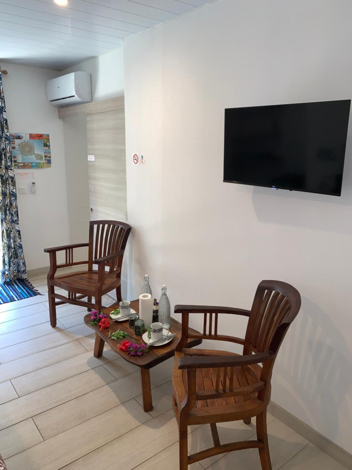 A Tomo Mai Homestay, Close To Airport, Private Bathroom Free Parking And Wifi With High Connection And Breakfast Optional Faaa Екстер'єр фото